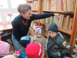 Wycieczka do biblioteki Szkoły Podstawowej Nr 4 w Kraśniku